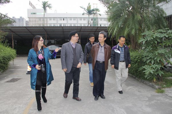 2012年12月19日市科技局領(lǐng)導蒞臨我司參觀(guān)指導工作